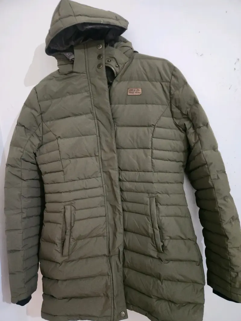 Chaqueta acolchada verde con capucha Haka Honu