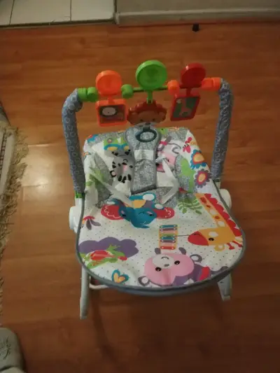 Silla mecedora para bebé con juguetes colgantes - miniatura 2