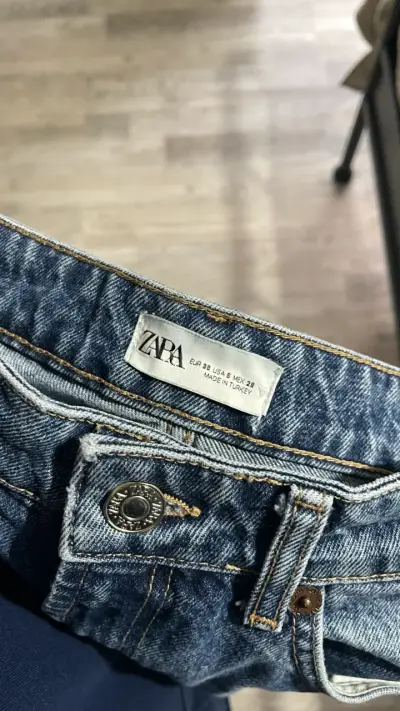 Jeans Zara  38 — corte recto, perfecto estado - miniatura 1