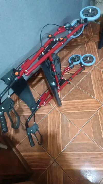 Andador plegable rojo para adultos - miniatura 2