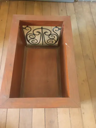Revistero de madera con detalles de hierro forjado - miniatura 2