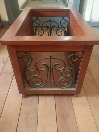 Revistero de madera con detalles de hierro forjado - miniatura 3
