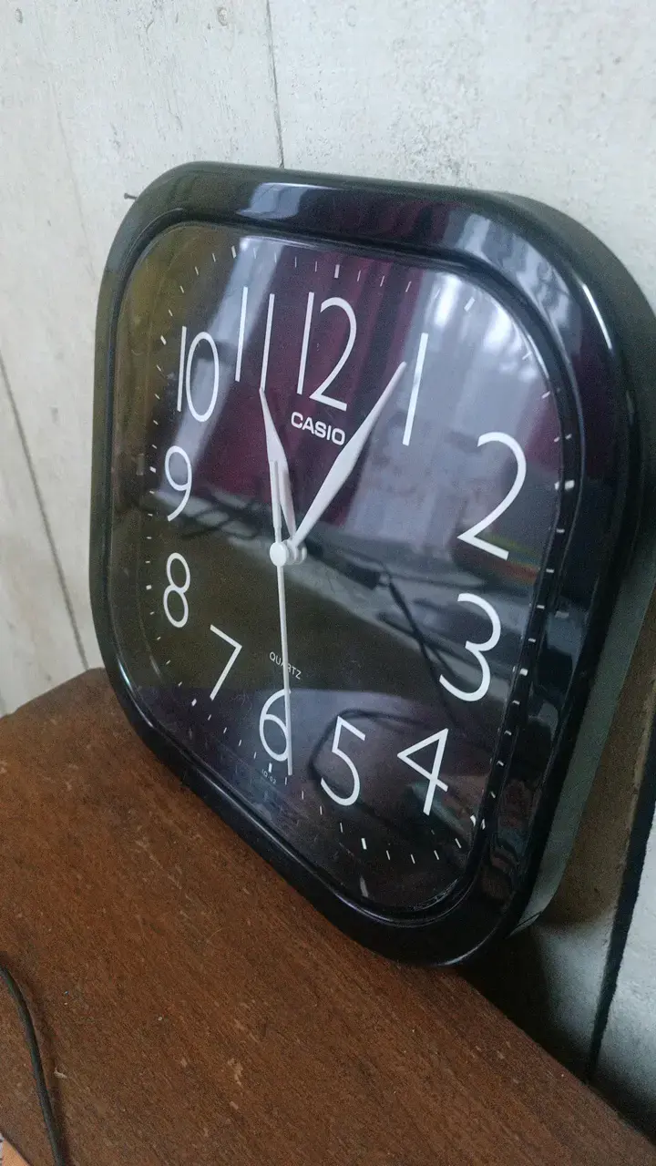 Reloj de pared Casio negro - 2