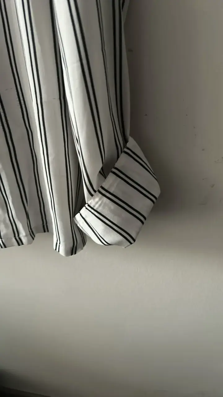 Camisa de rayas blancas y negras para mujer - 2