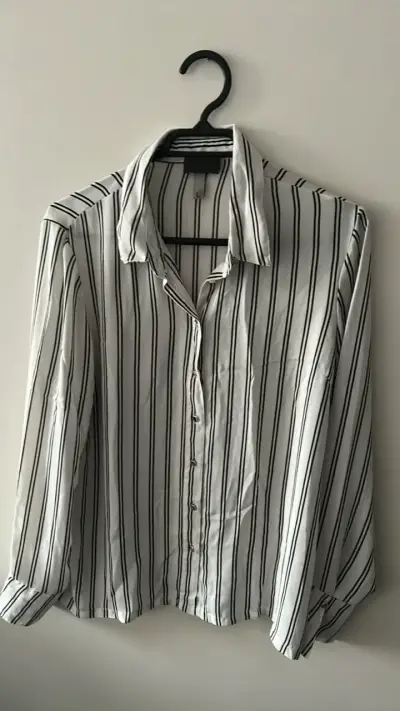 Camisa de rayas blancas y negras para mujer - miniatura 5
