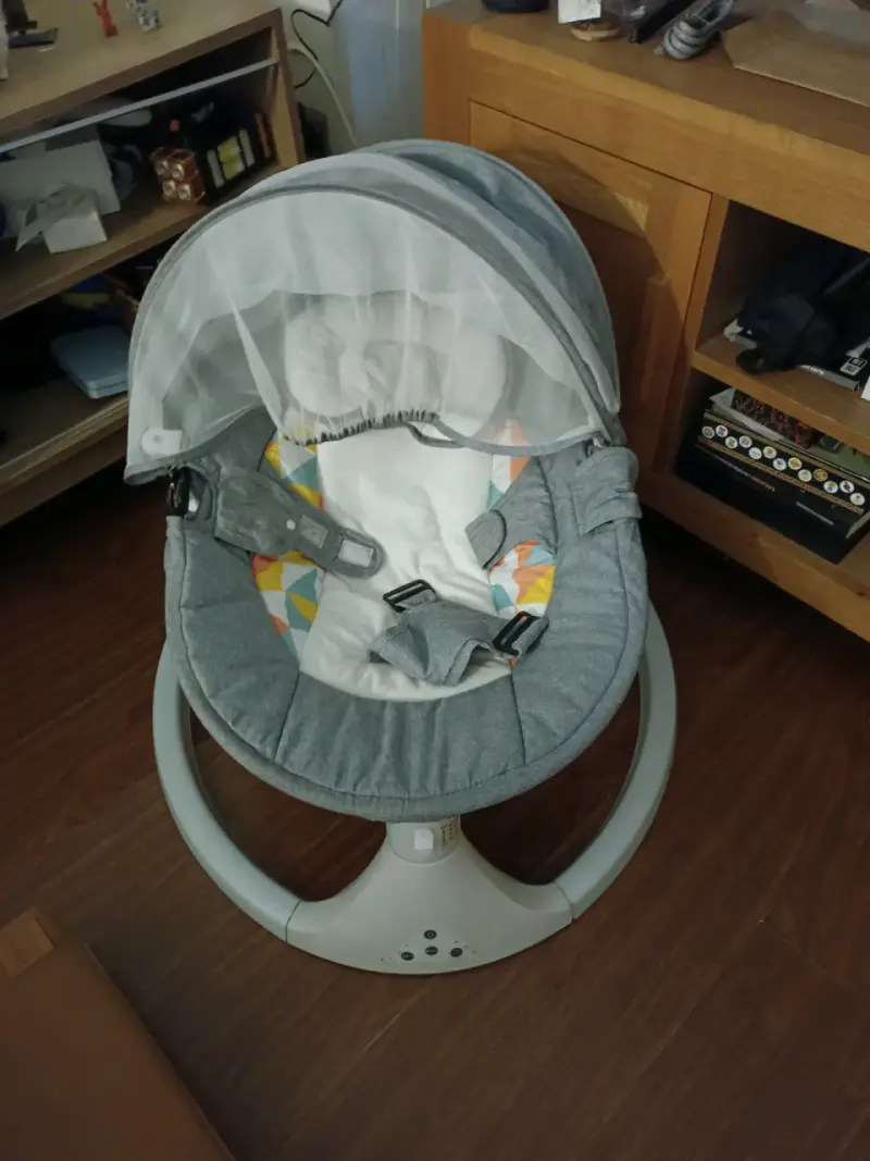 Silla nido mecedora para bebé con mosquitero