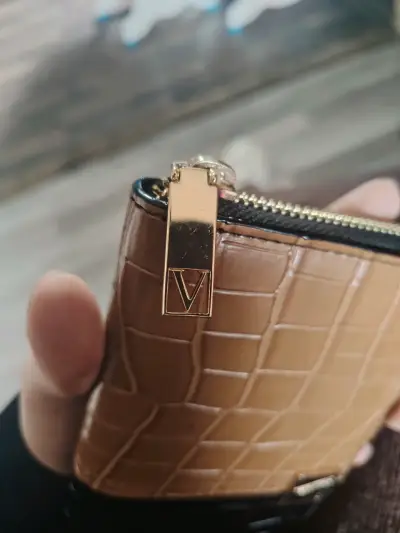 Billetera de cuero bicolor victoria secret - miniatura 4