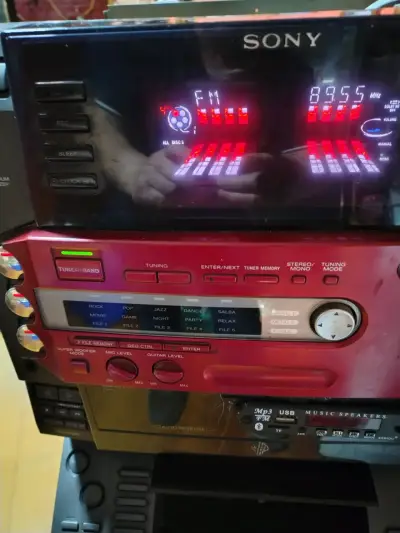 Sistema de sonido Sony con radio FM y USB - miniatura 1