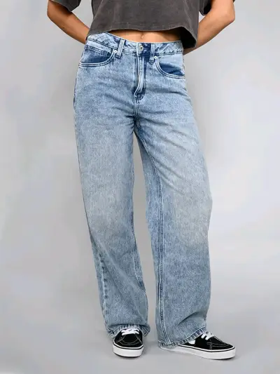 Jeans de mezclilla azul claro para mujer - miniatura 3