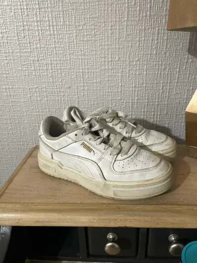 Zapatillas deportivas blancas Puma usadas - miniatura 1