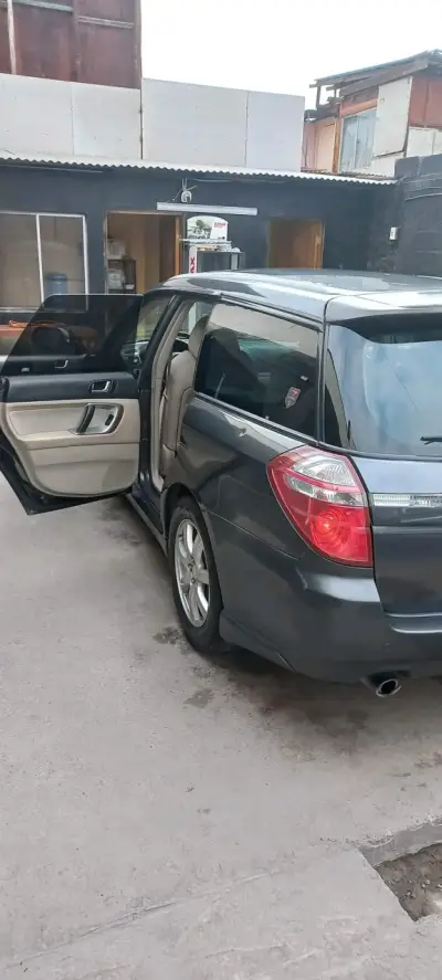 Auto familiar Subaru Legacy 2008 en buen estado - miniatura 1