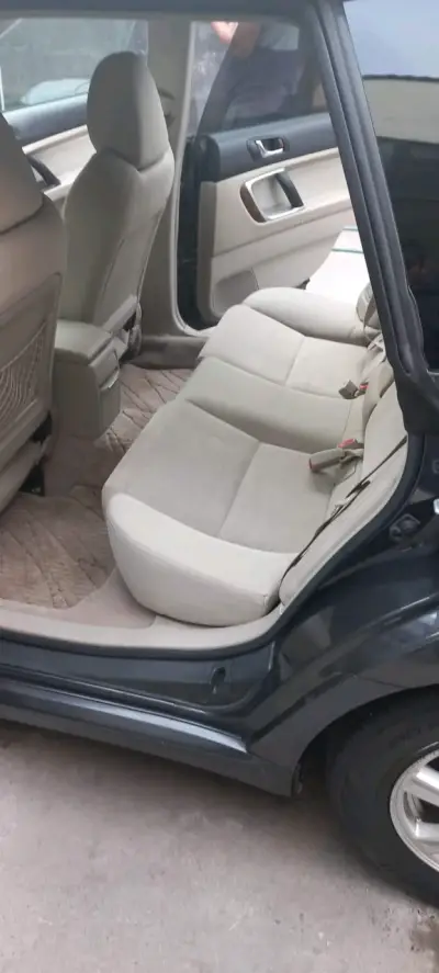 Auto familiar Subaru Legacy 2008 en buen estado - miniatura 2