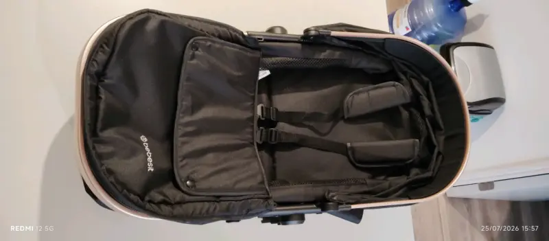 Coche de bebé Bebesit negro ajustable. - 2