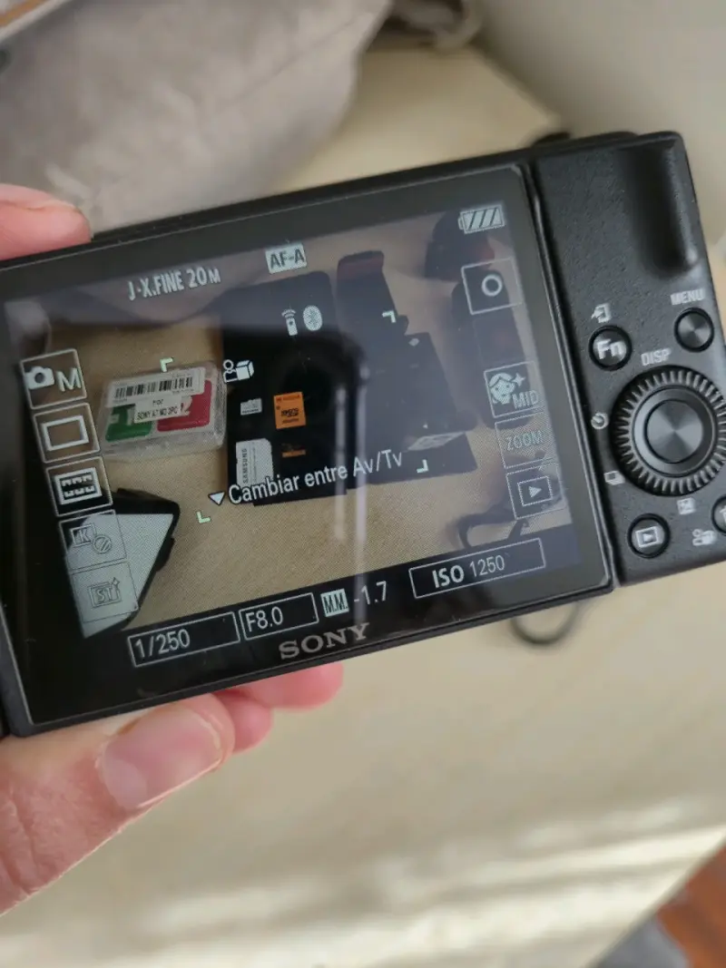 Cámara Sony ZV-1 con accesorios y baterías - 2