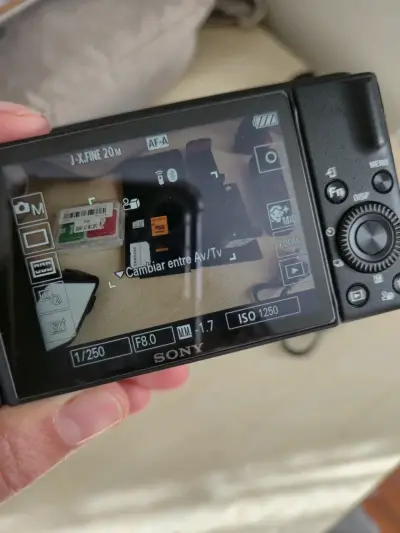 Cámara Sony ZV-1 con accesorios y baterías - miniatura 2