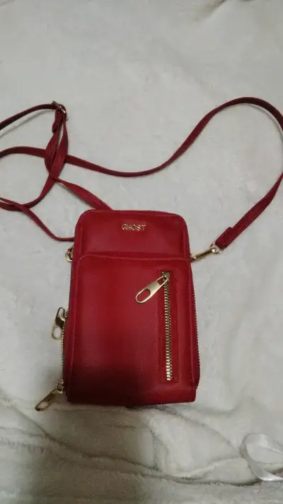 Bolso bandolera rojo con múltiples compartimentos - miniatura 1