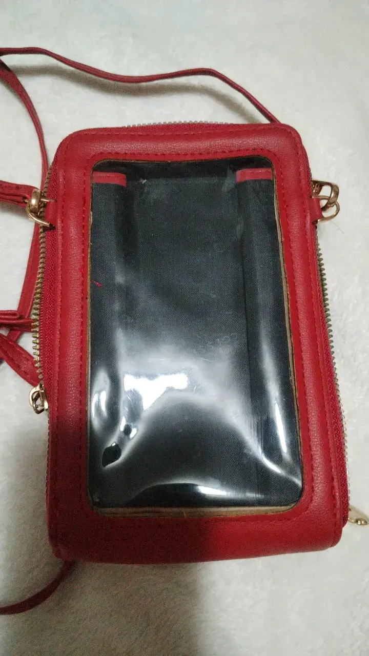 Bolso bandolera rojo con múltiples compartimentos - 3