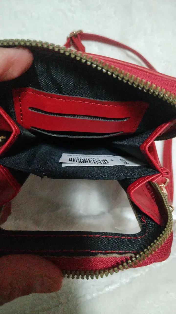 Bolso bandolera rojo con múltiples compartimentos - 4