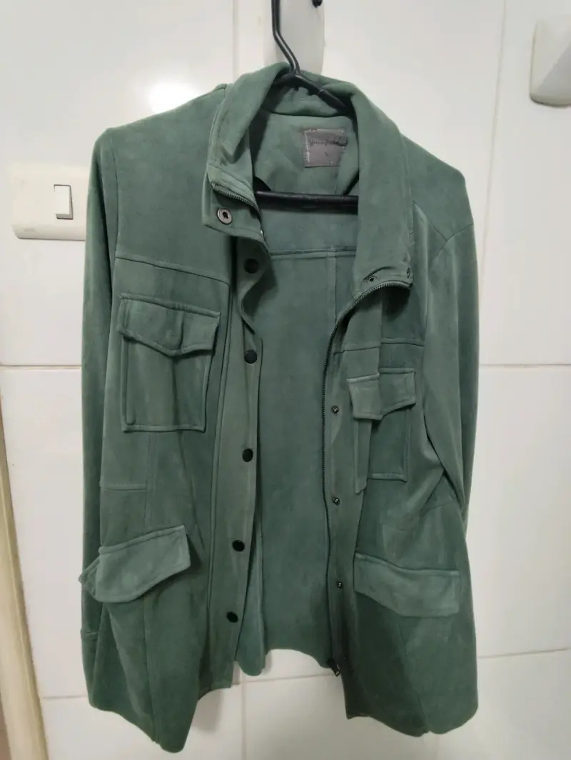 Chaqueta verde de gamuza con bolsillos - 2