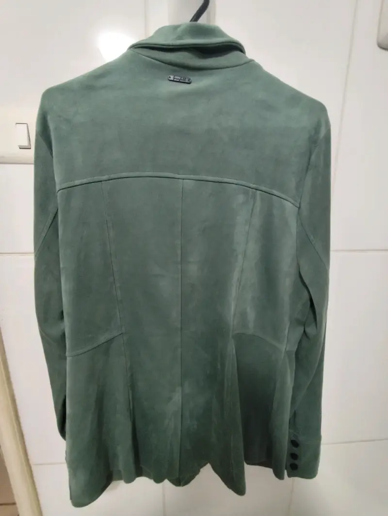 Chaqueta verde de gamuza con bolsillos - 3