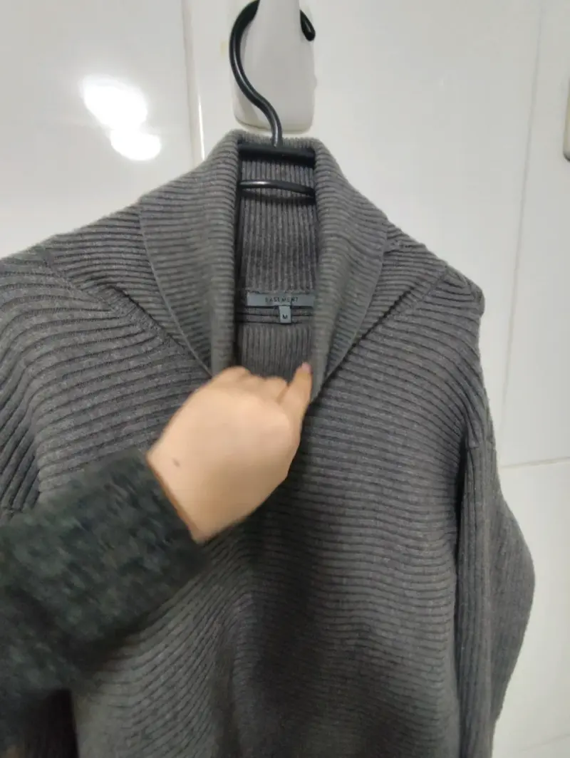Suéter de cuello alto gris para mujer - 4