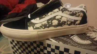 Zapatillas Vans Old Skool con diseño de calaveras - miniatura 1