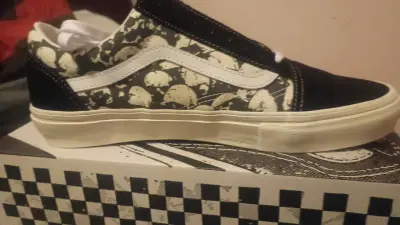 Zapatillas Vans Old Skool con diseño de calaveras - miniatura 2