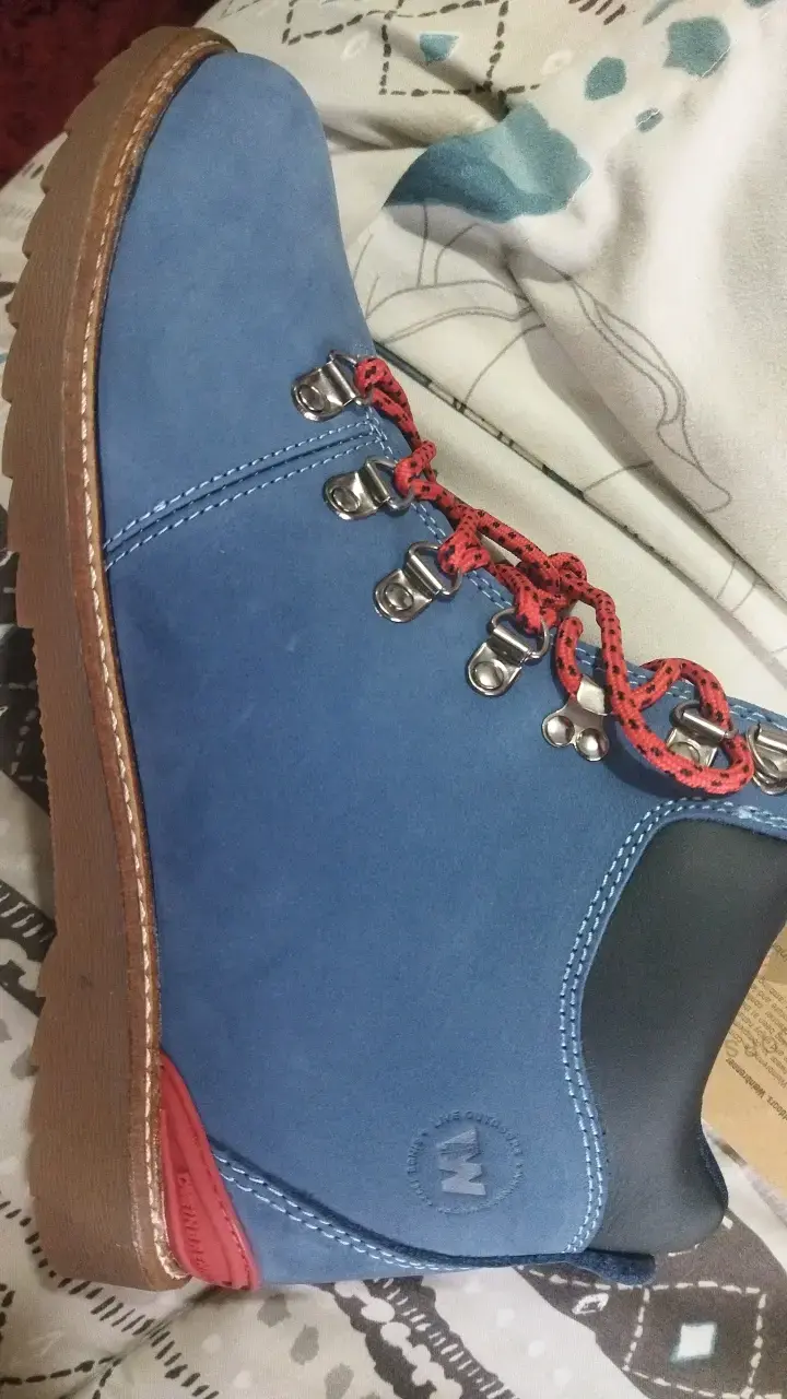 Botas de montaña azules con cordones rojos - 3