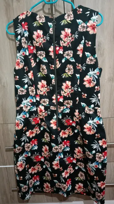 Vestido floral sin mangas con cierre trasero - miniatura 1