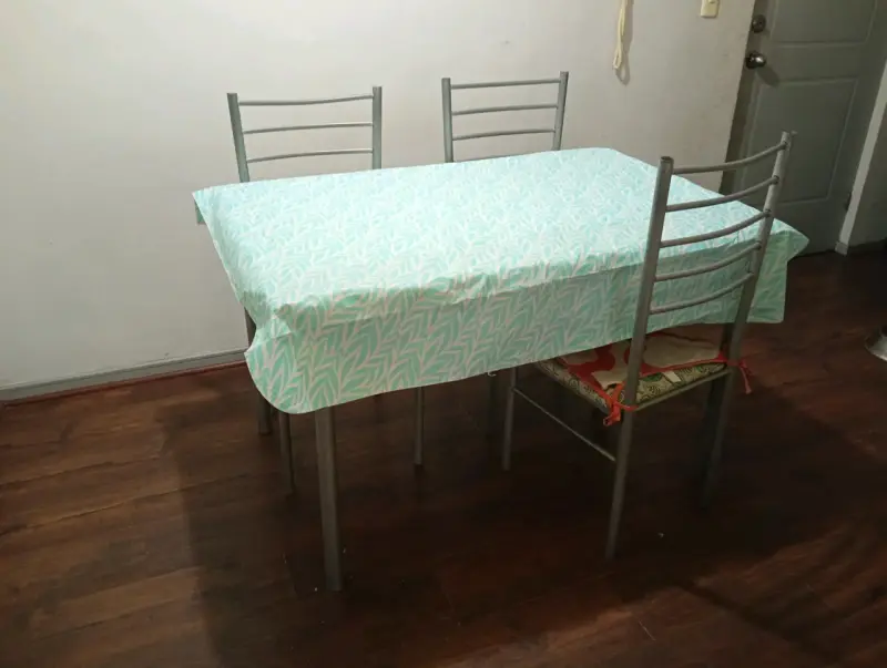 Juego de comedor con mesa y 3 sillas metálicas - 2
