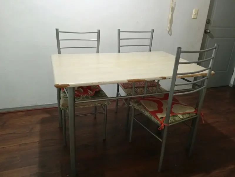 Juego de comedor con mesa y 3 sillas metálicas - 3