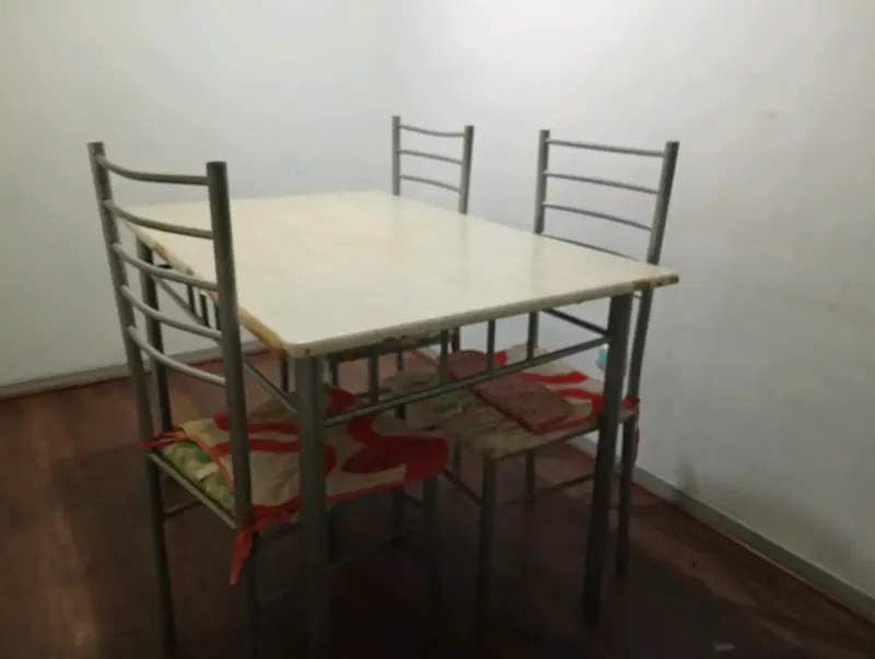 Juego de comedor con mesa y 3 sillas metálicas - 4