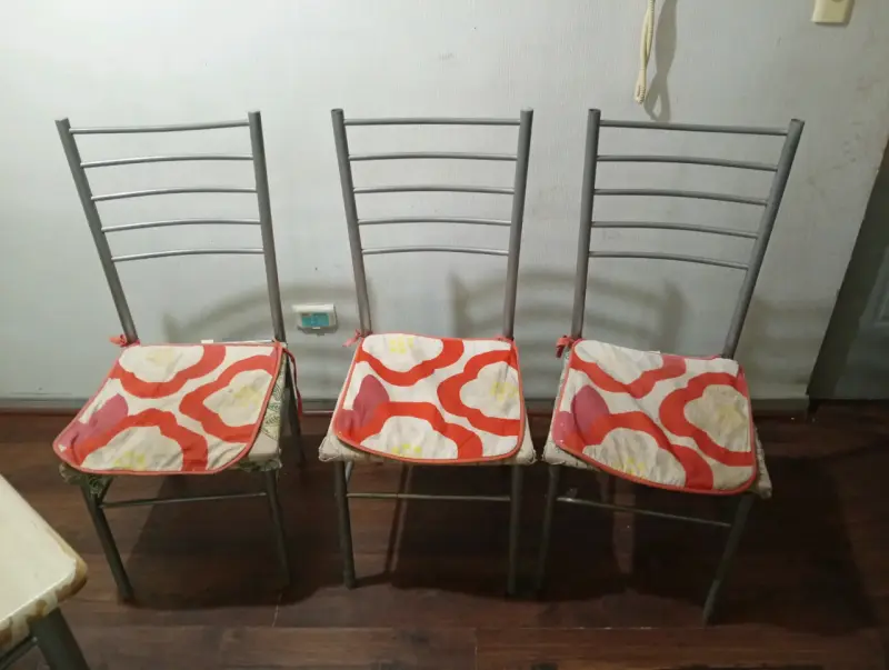 Juego de comedor con mesa y 3 sillas metálicas - 5