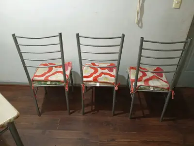 Juego de comedor con mesa y 3 sillas metálicas - miniatura 6
