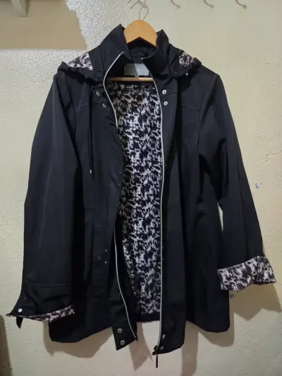 Chaqueta negra con capucha y forro estampado Viaressa - miniatura 1