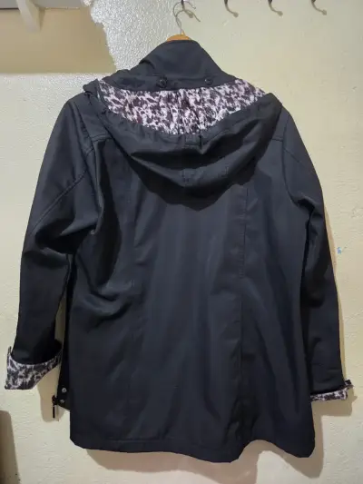 Chaqueta negra con capucha y forro estampado Viaressa - miniatura 3
