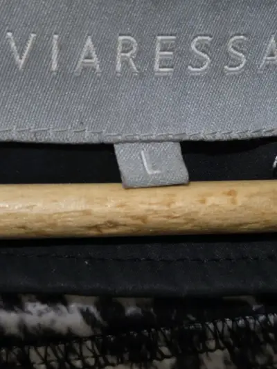 Chaqueta negra con capucha y forro estampado Viaressa - miniatura 4
