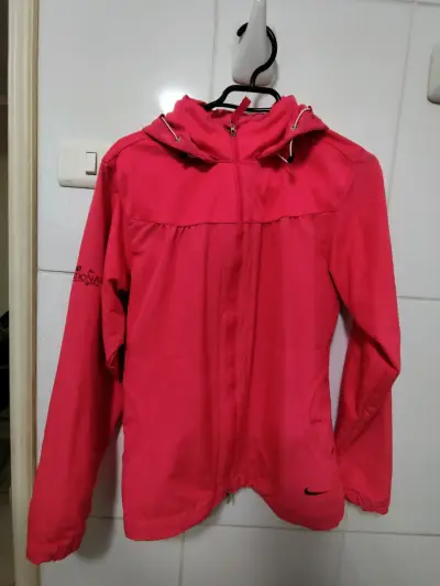 Chaqueta deportiva rosa con capucha Nike - miniatura 1
