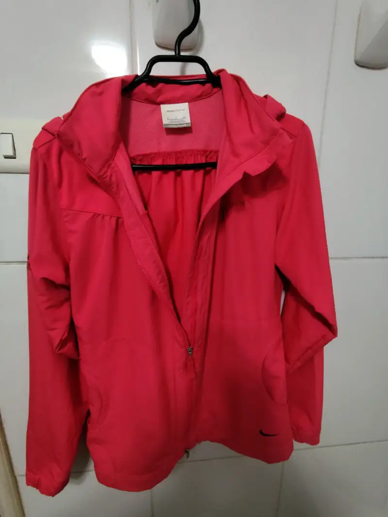 Chaqueta deportiva rosa con capucha Nike - 3
