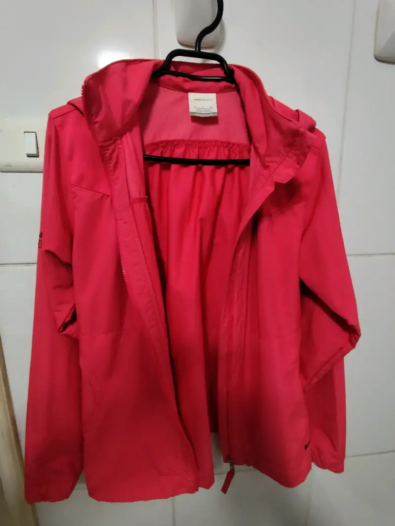Chaqueta deportiva rosa con capucha Nike - 4