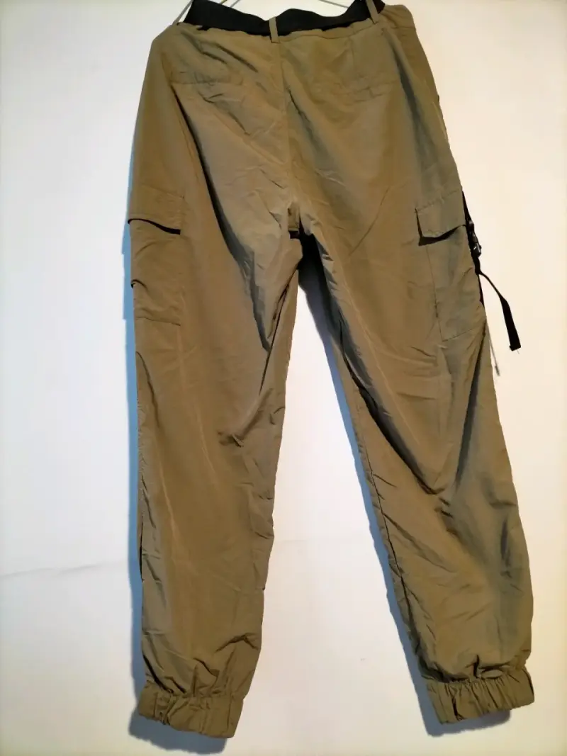 Pantalones cargo color caqui para hombre - 1