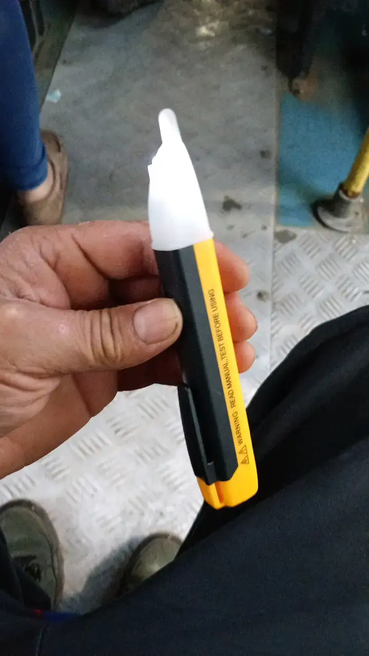 Detector de voltaje sin contacto amarillo - 1