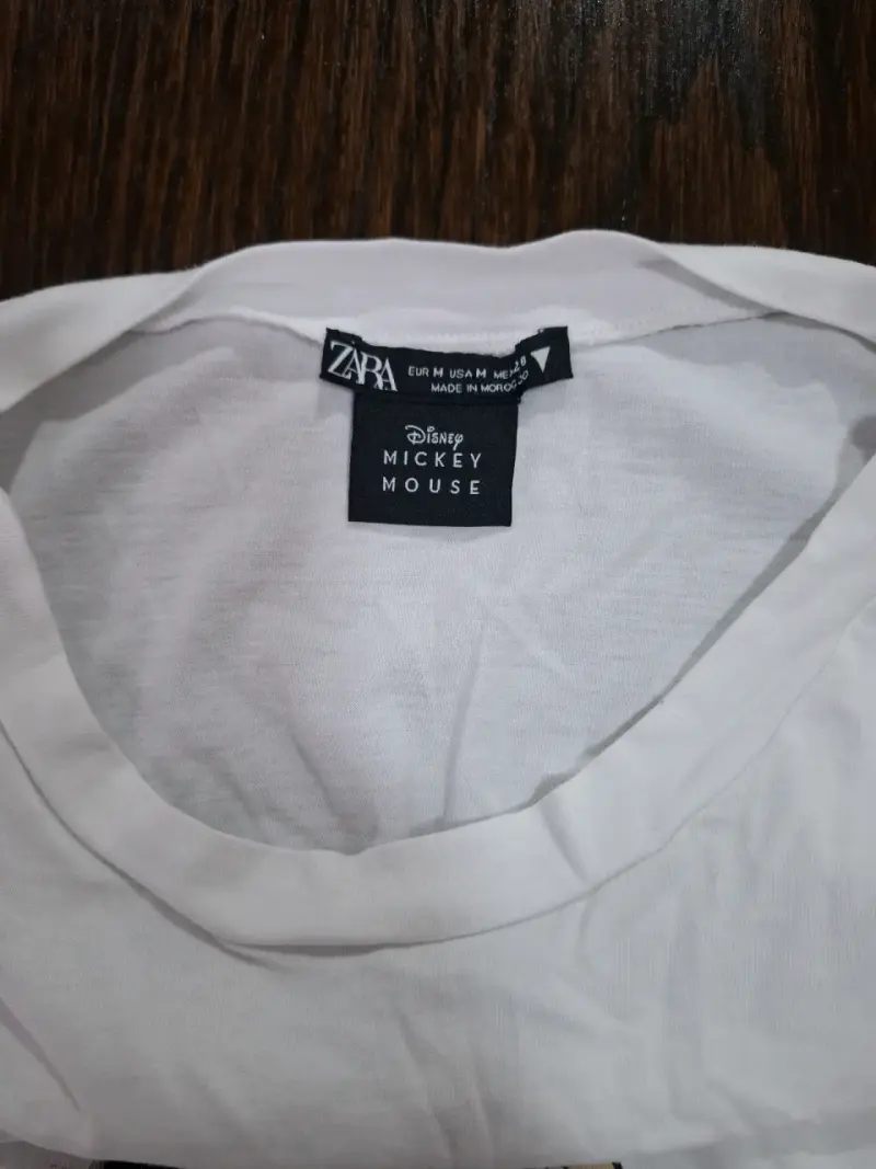 Polera blanca Mickey Mouse Zara para hombre - 3