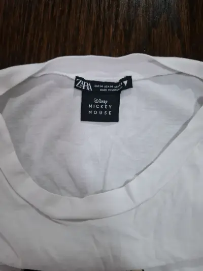Polera blanca Mickey Mouse Zara para hombre - miniatura 3