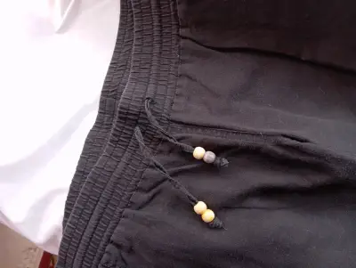 Pantalones negros casuales con cordón - miniatura 4
