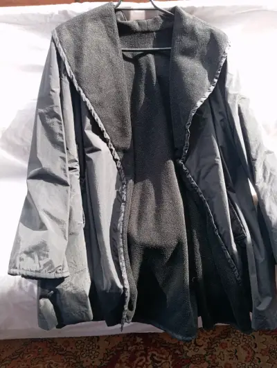 Abrigo de invierno negro con forro polar - miniatura 2