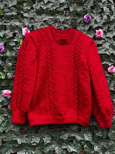 Suéter Rojo Tejido con Diseño de Trenzas - miniatura 1