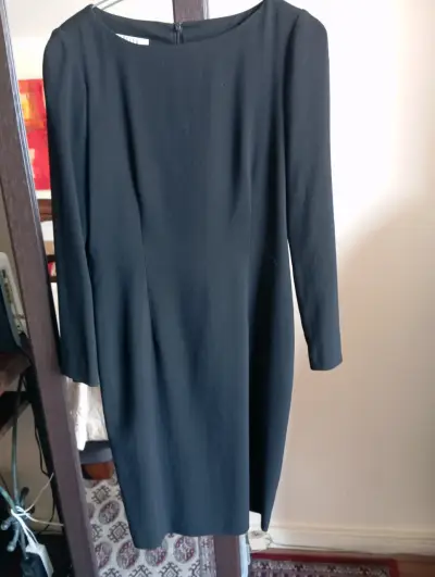 Vestido negro elegante de manga larga - miniatura 1