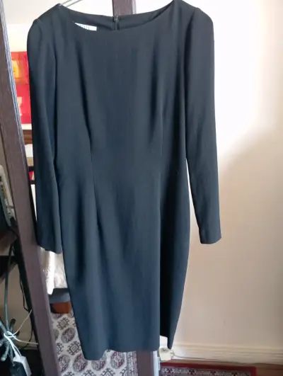 Vestido negro elegante de manga larga - miniatura 2