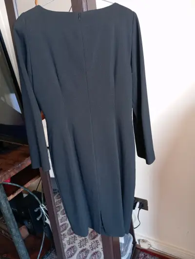 Vestido negro elegante de manga larga - miniatura 6